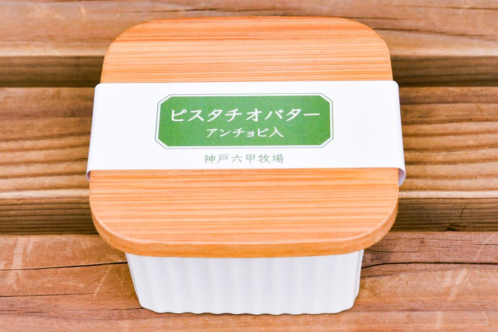 ピスタチオバターアンチョビ入りケース外観